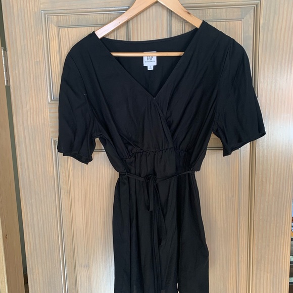 Gap Maternity Tie-Waist Top. Black. Size Small - Picture 2 of 2